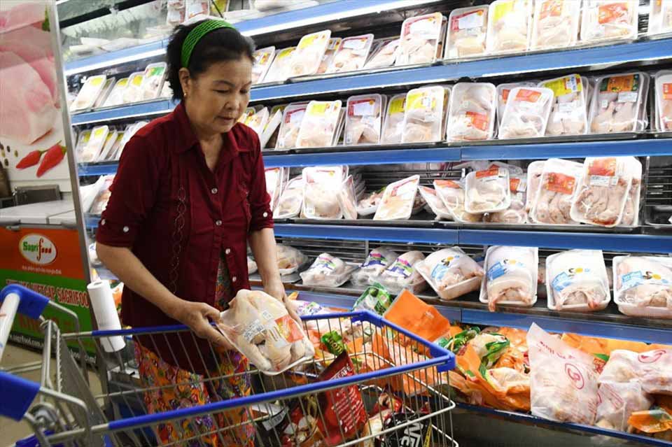 Cách chọn màng bọc thực phẩm an toàn và những điều cần lưu ý 3 co-Luong-phan-hoi-mang-boc