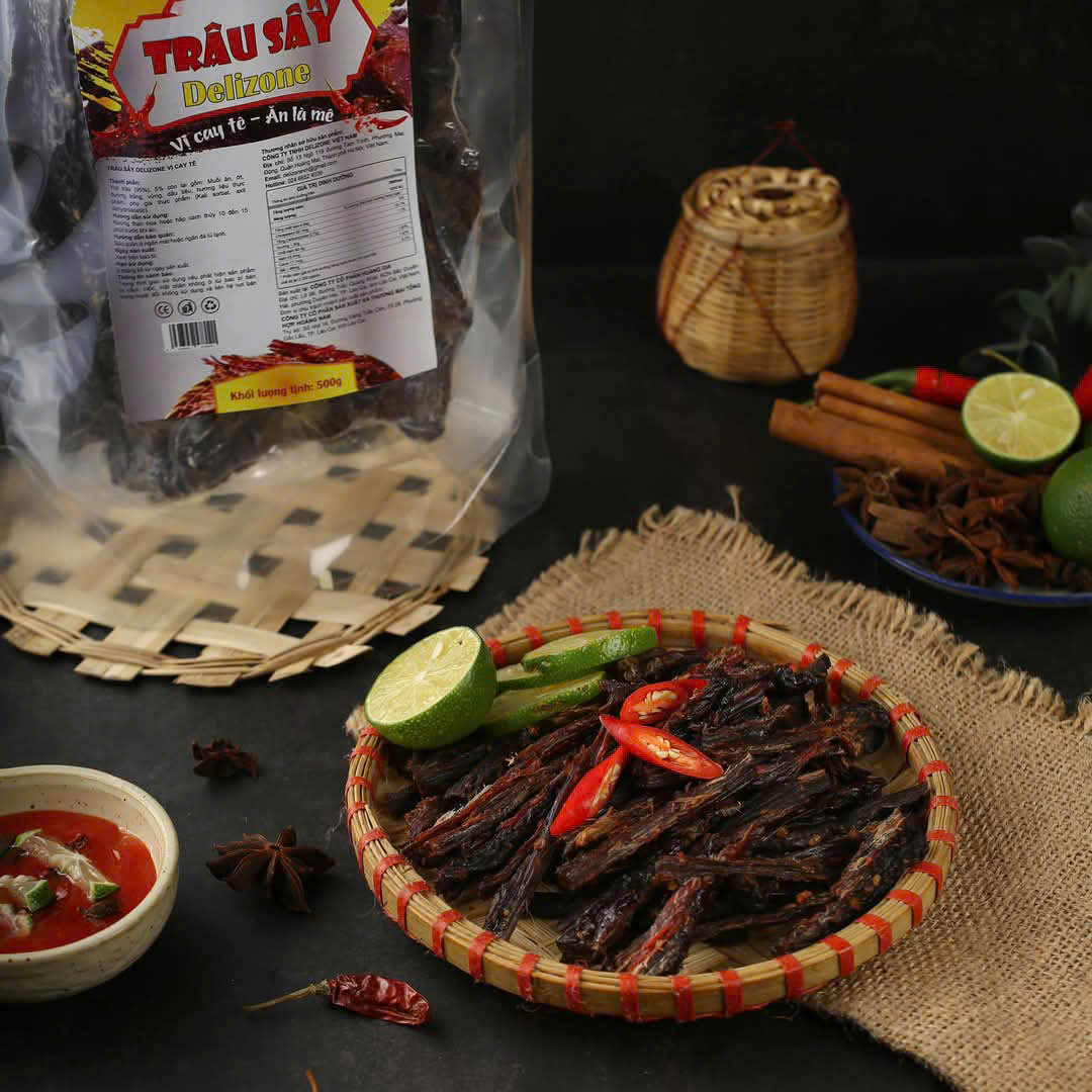 Nhà cung cấp Delizone Việt Nam: Thịt trâu sấy tây bắc, Thịt trây sấy ăn liền, Thịt trâu nguyên miếng tây bắc, Thịt trâu Delizone vị cay, Thịt trâu 30g, thịt trâu sấy 60g, Tai heo ăn liền Delizone, Tai heo giòn Thịt Trâu Sấy Tây Bắc 200g Delizone – Cay Tê Đậm Vị 4