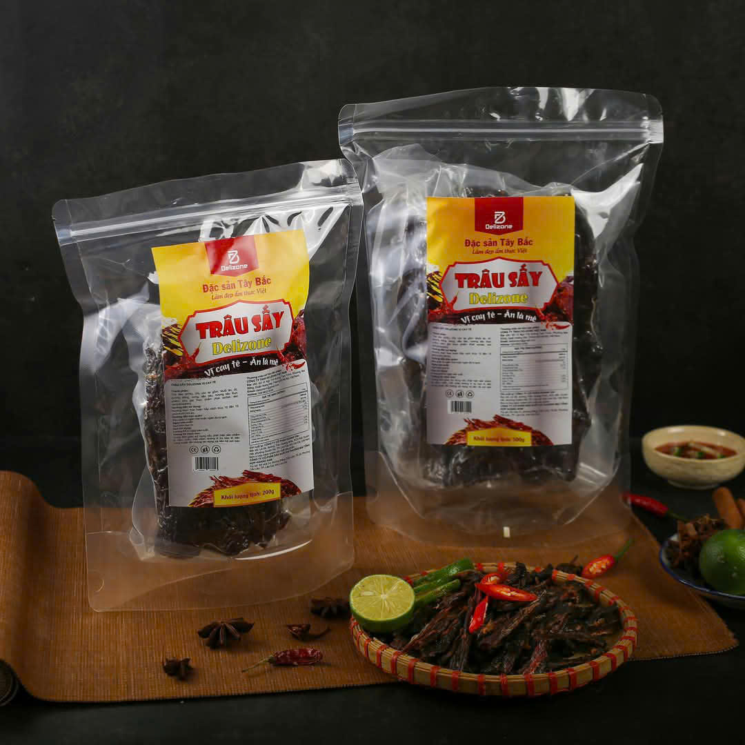 Nhà cung cấp Delizone Việt Nam: Thịt trâu sấy tây bắc, Thịt trây sấy ăn liền, Thịt trâu nguyên miếng tây bắc, Thịt trâu Delizone vị cay, Thịt trâu 30g, thịt trâu sấy 60g, Tai heo ăn liền Delizone, Tai heo giòn Thịt Trâu Sấy Tây Bắc 200g Delizone – Cay Tê Đậm Vị 2